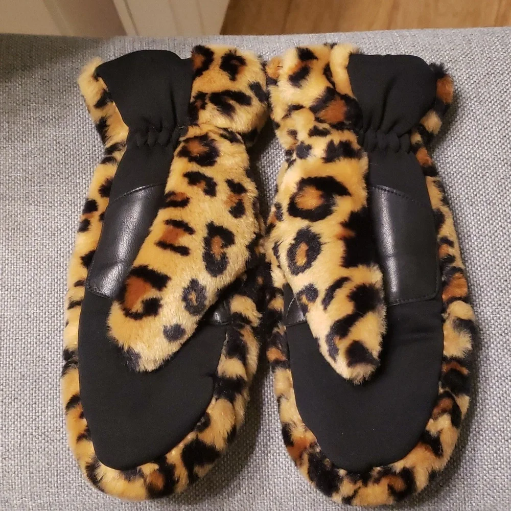 Ugg mittens - Picture 3 of 5